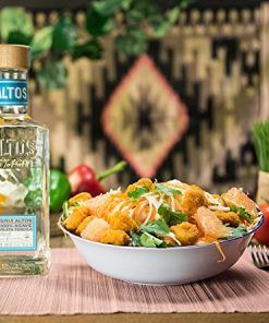 Plato de comida con Tequila Olmeca Altos Plata