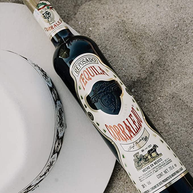 Tequila Corralejo Reposado con sombrero