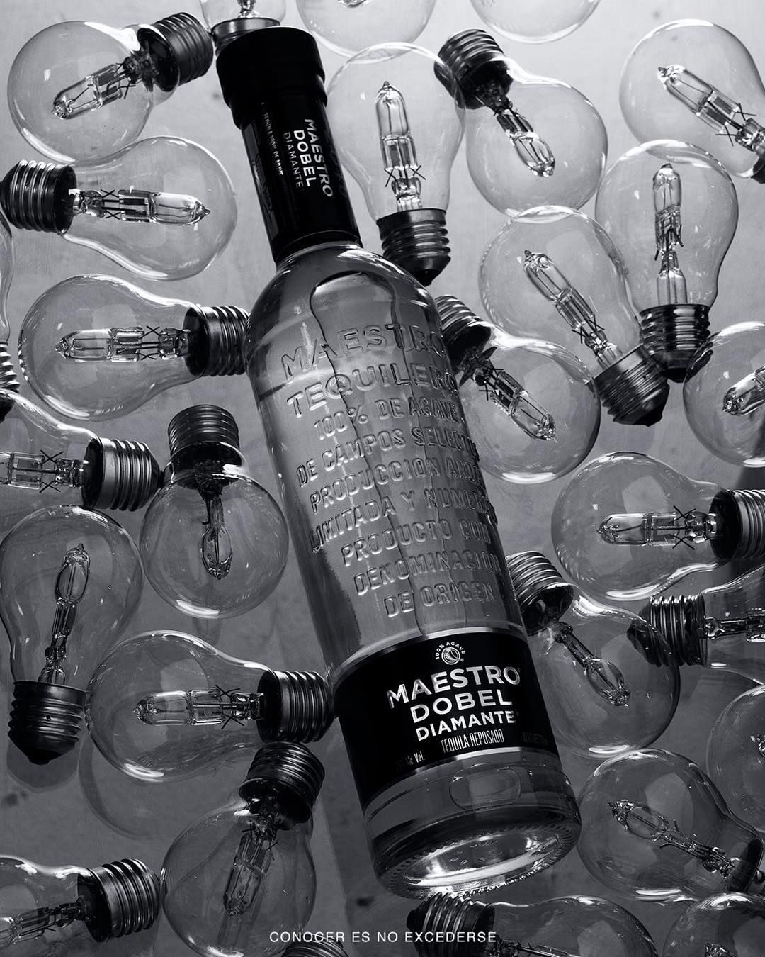 Botella Tequila Maestro Diamante con bombillas