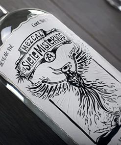 Mezcal Siete misterios pechuga en mesa