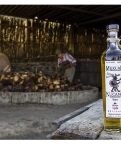 Mezcal Nucano Espadin Reposado en la hacienda