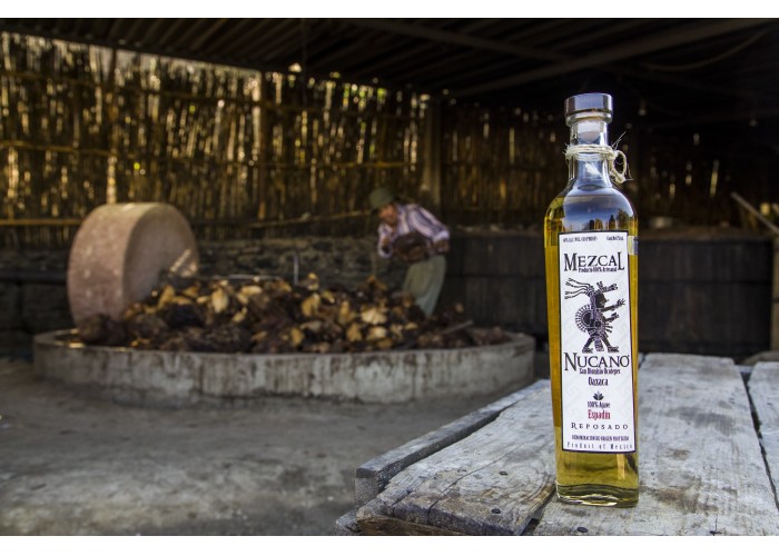 Mezcal Nucano Espadin Reposado en la hacienda
