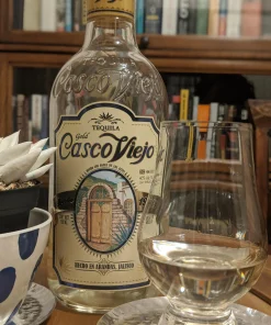 Tequila Casco Viejo Gold en la libreria