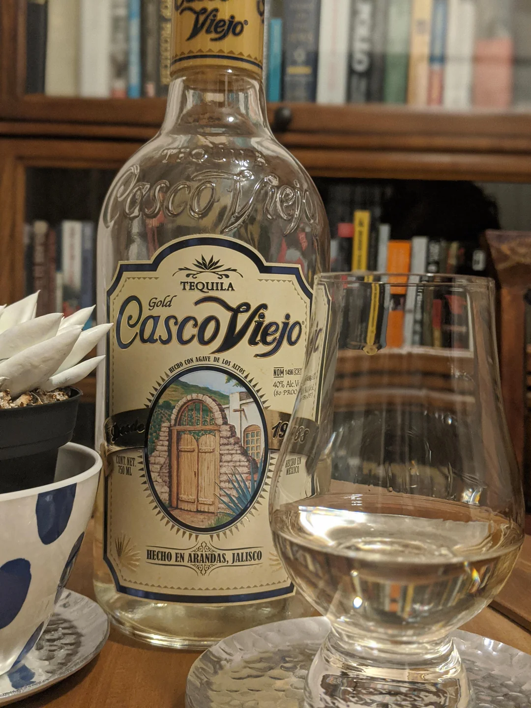 Tequila Casco Viejo Gold en la libreria