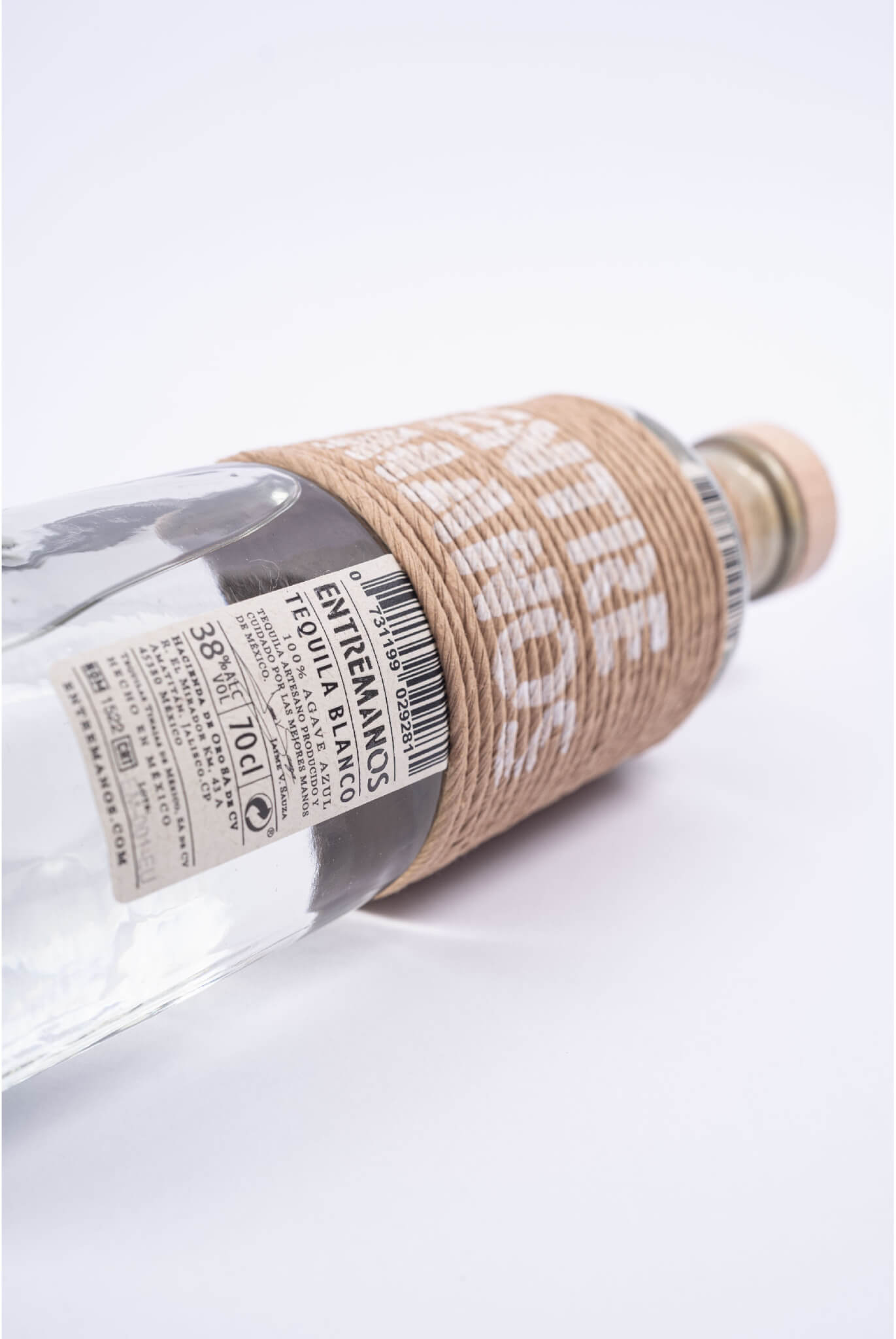 Detalles Botella Tequila Entremanos Blanco